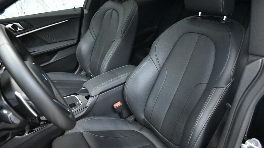 BMW Seria 2, 235