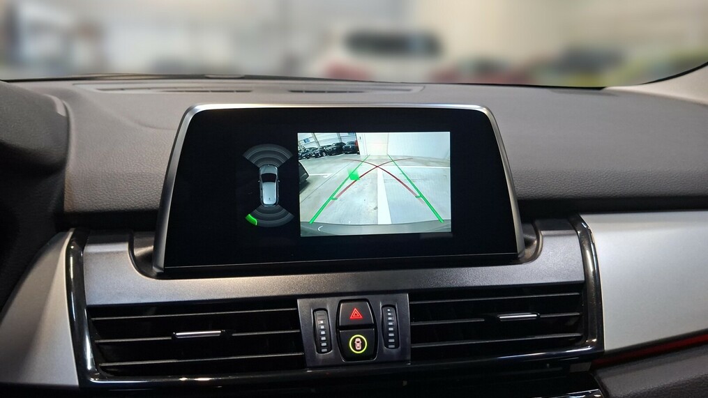 BMW Serii 2, 218