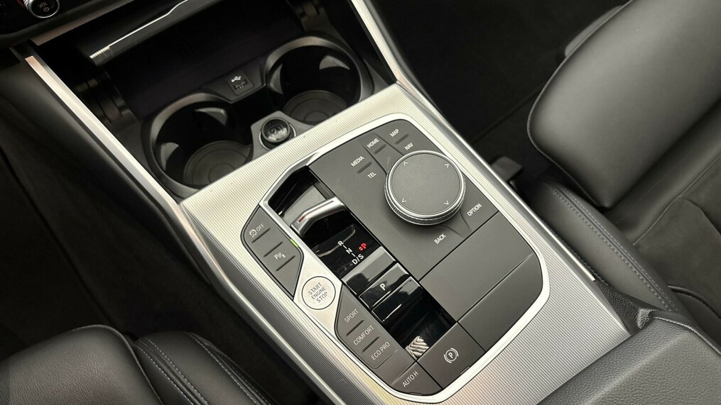 BMW Serii 3, 320