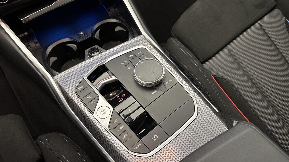 BMW Serii 3, 330