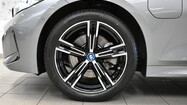 BMW Serii 3, 330