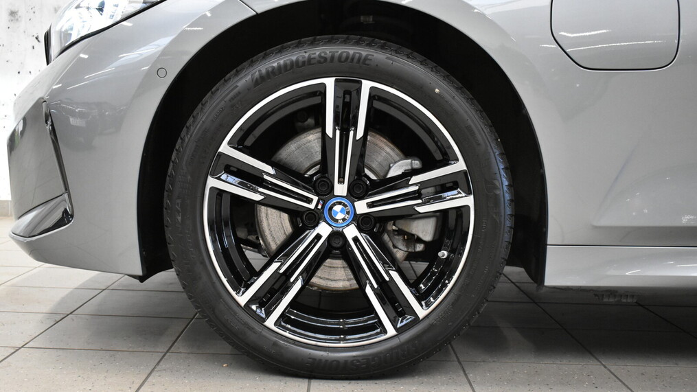 BMW Serii 3, 330