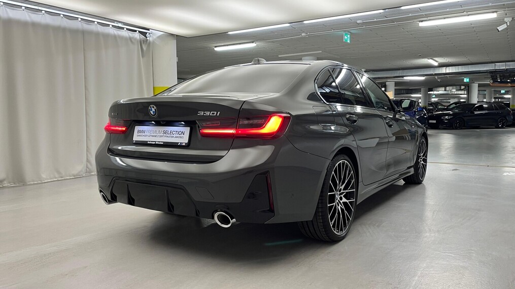 BMW Serii 3, 330