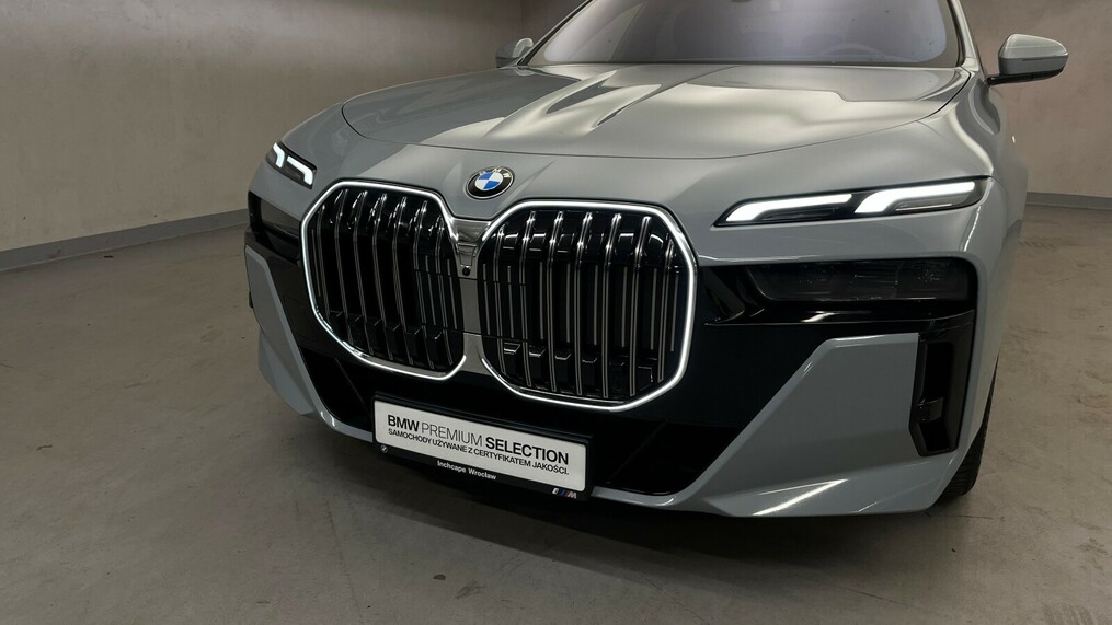 BMW Serii 7, 740