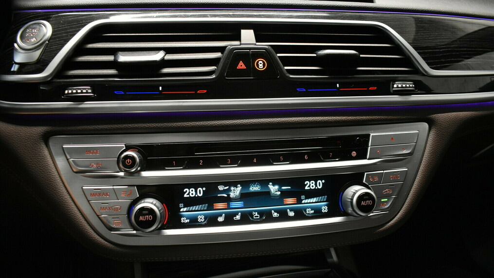BMW Seria 7, 730