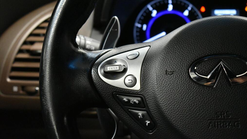Infiniti QX70