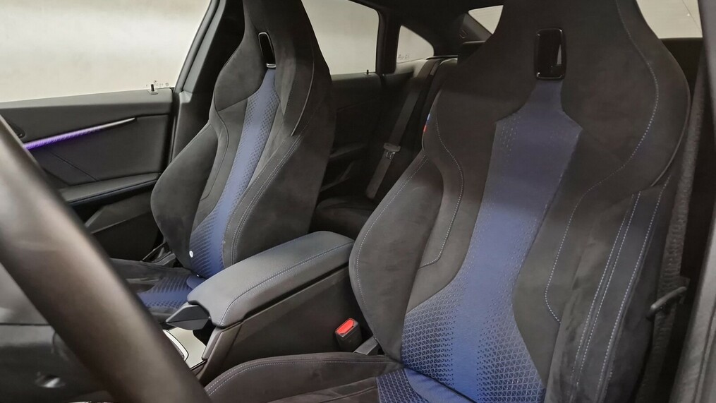 BMW Serii 2, 218