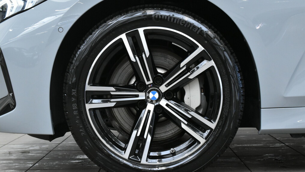 BMW Seria 3, 330
