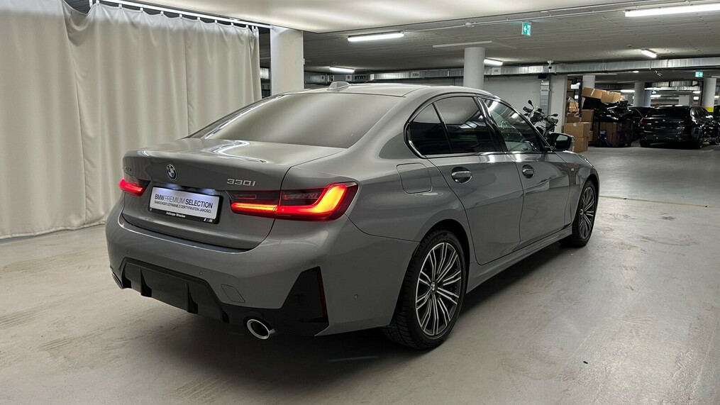 BMW Serii 3, 330