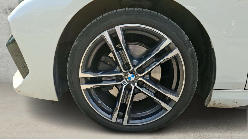 BMW Serii 2, 218