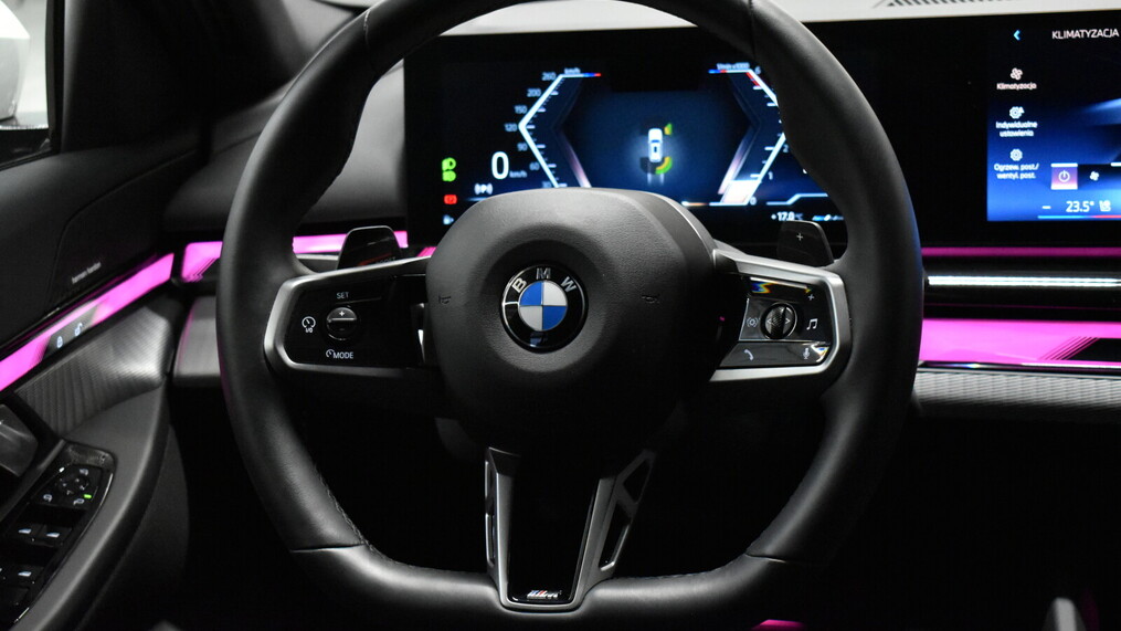 BMW Serii 5, 520