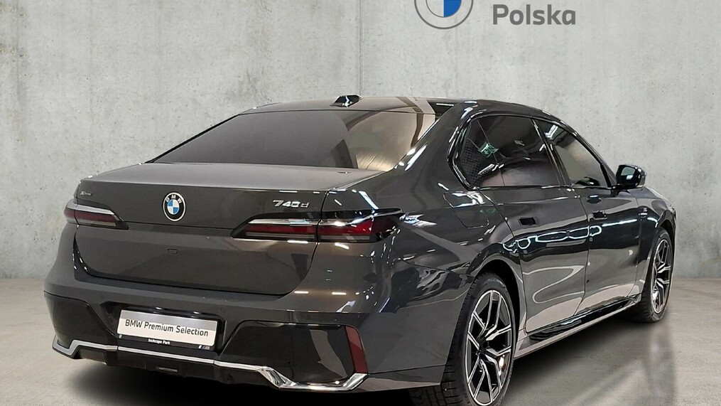 BMW Serii 7, 740