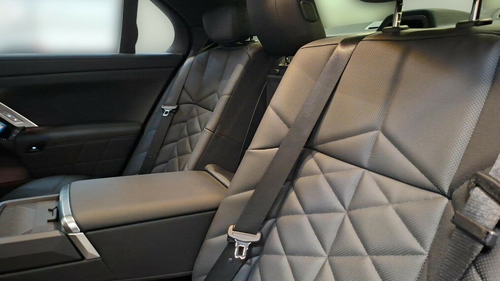 BMW Serii 7, 740