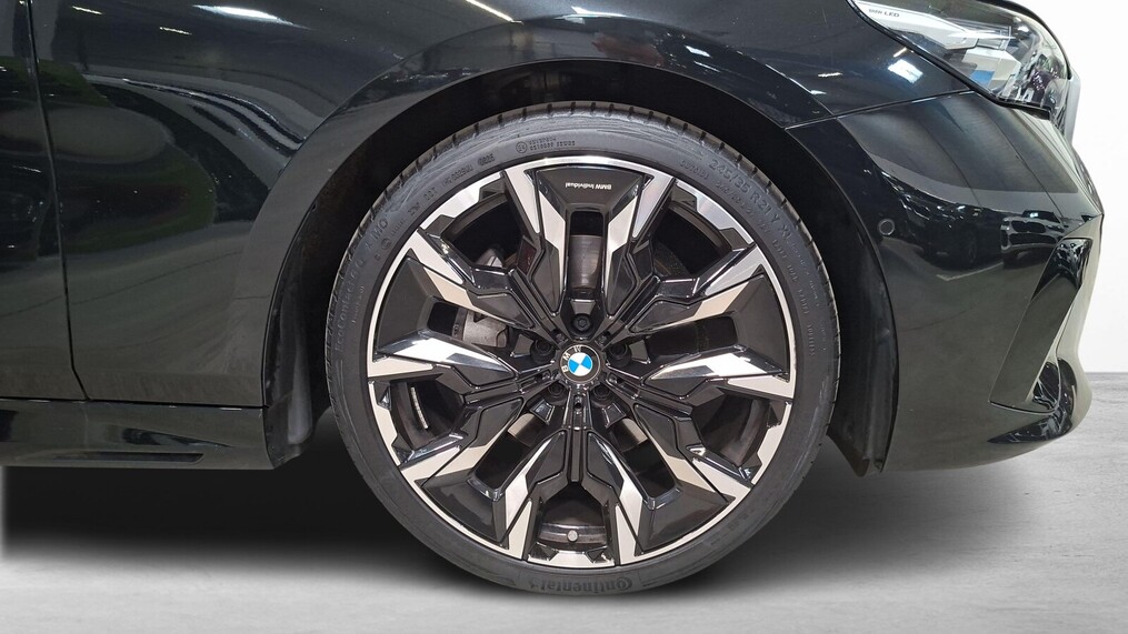 BMW Serii 5, 540