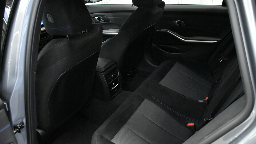 BMW Serii 3, 330