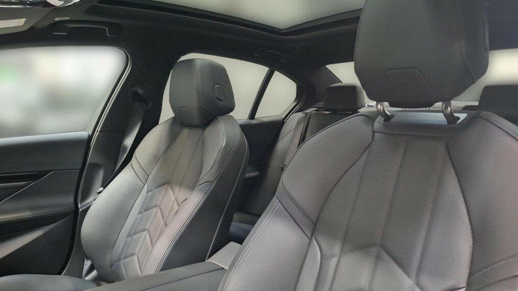 BMW Serii 5, 520