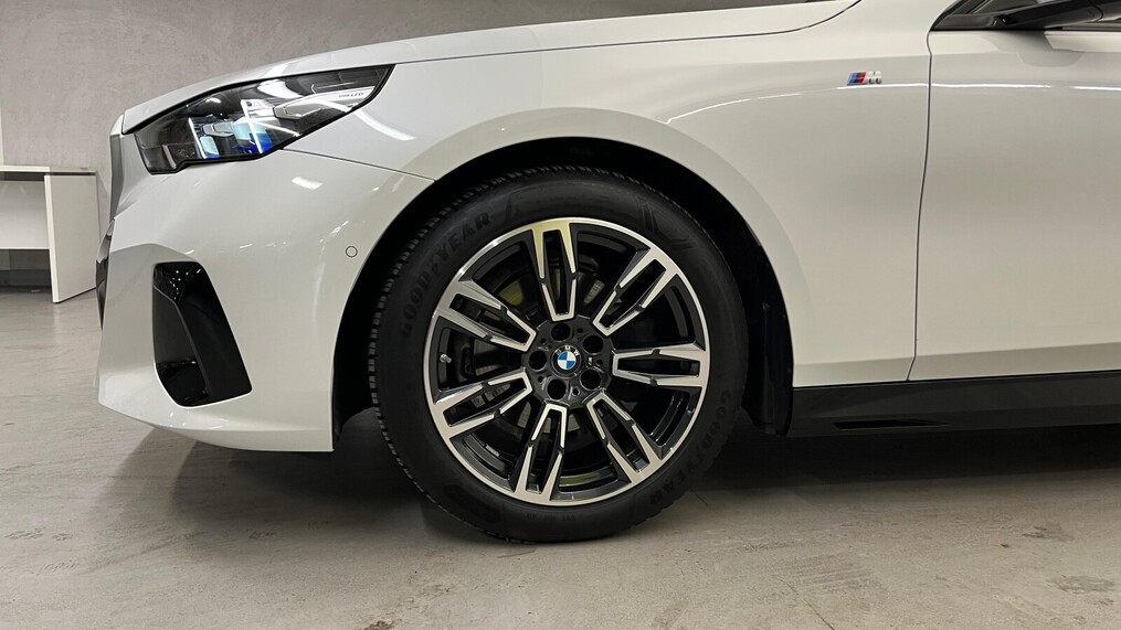 BMW Serii 5, 520