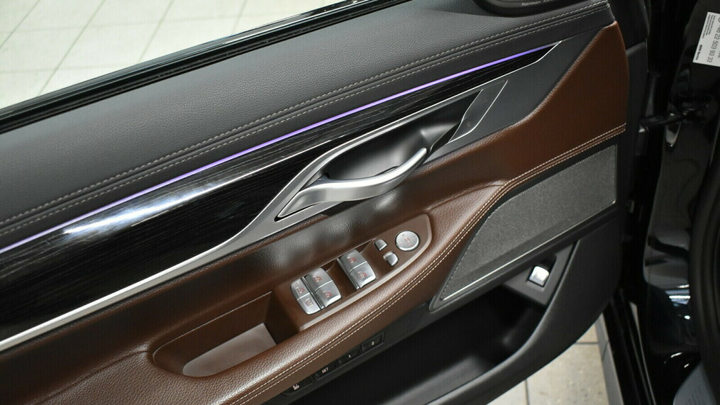 BMW Serii 7, 730