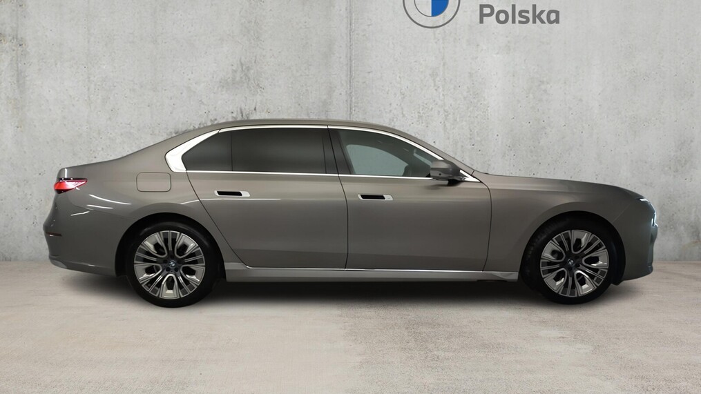 BMW Serii 7, 740