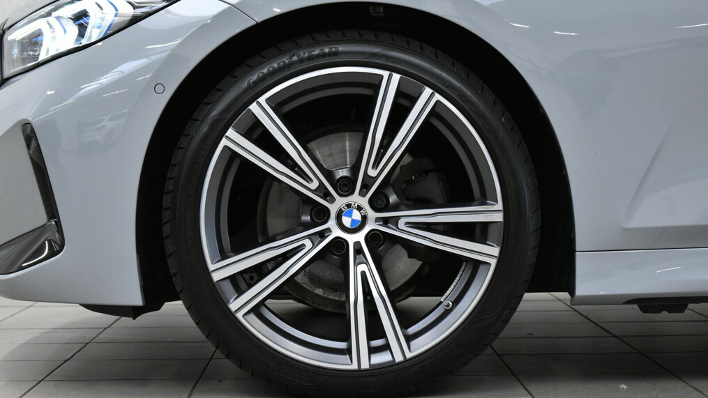 BMW Serii 3, 320