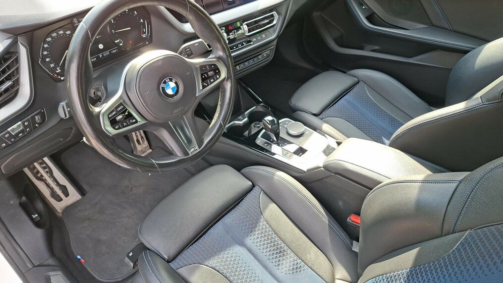 BMW Serii 2, 218