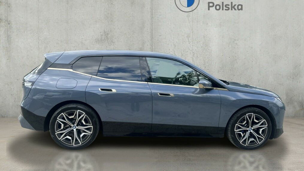 BMW iX