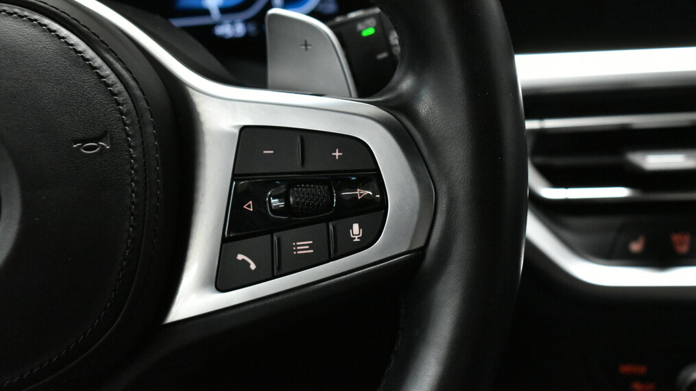 BMW Seria 3, 330