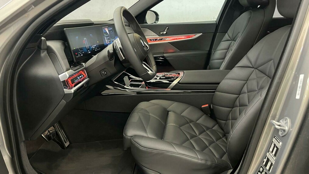 BMW Serii 7, 740
