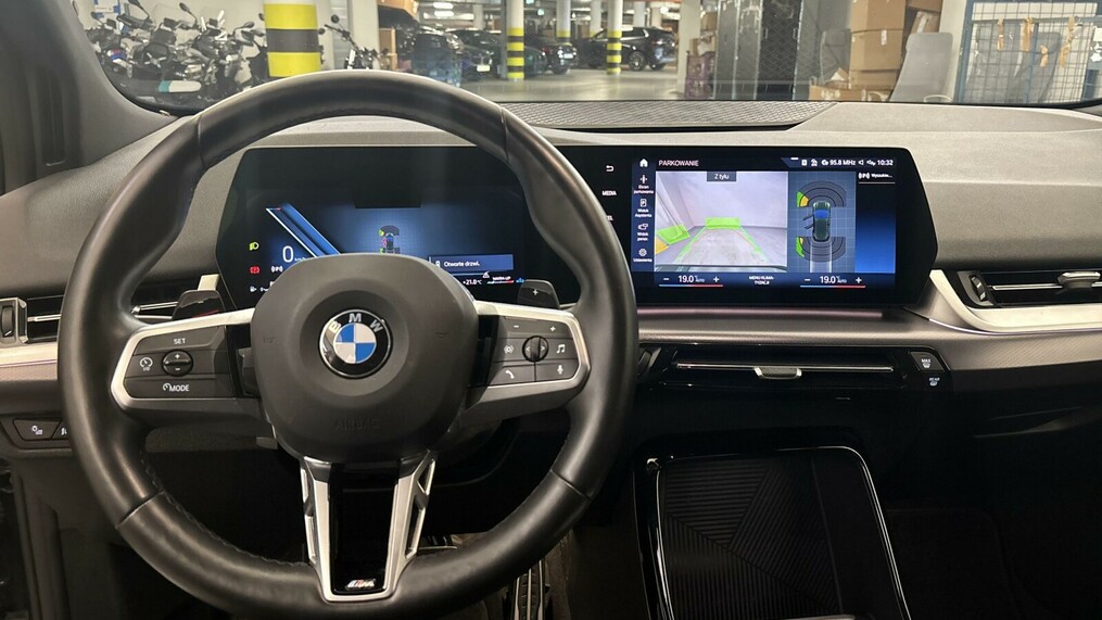 BMW Serii 2, 218