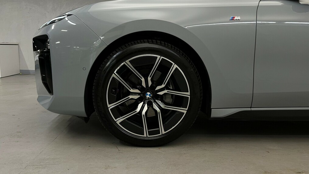 BMW Serii 7, 740