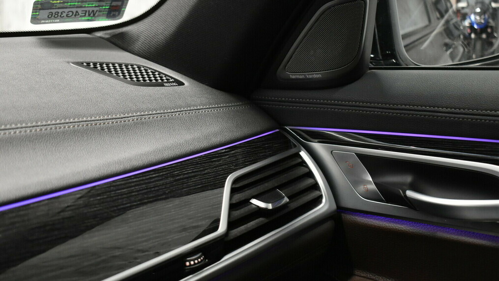 BMW Seria 7, 730