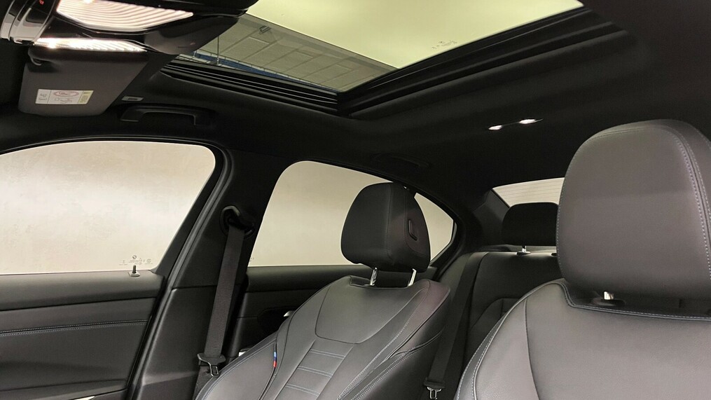 BMW Serii 3, 330