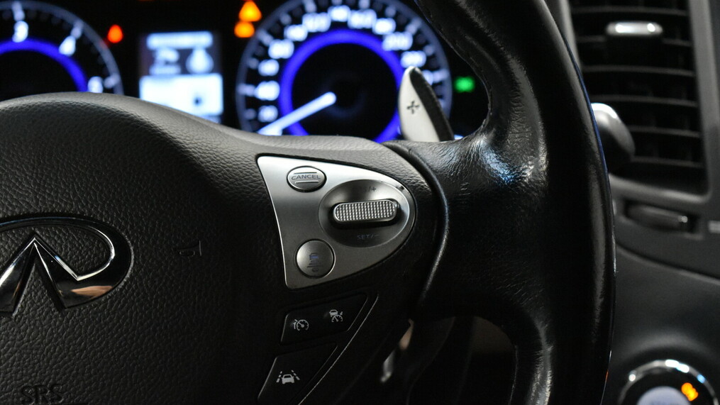 Infiniti QX70