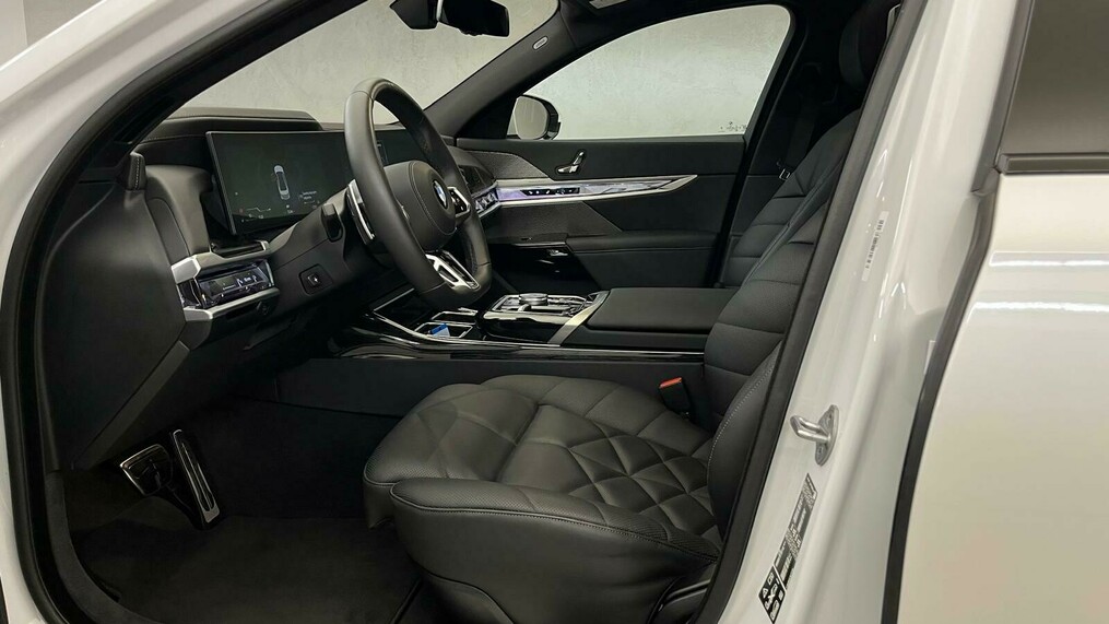 BMW Serii 7, 740