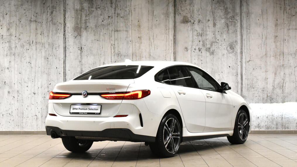 BMW Serii 2, 218