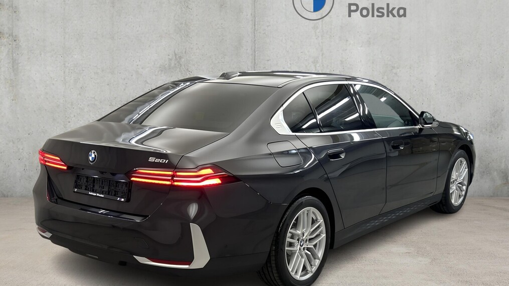 BMW Serii 5, 520