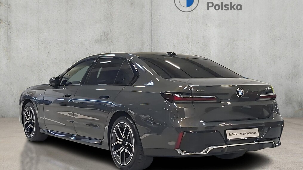 BMW Serii 7, 740
