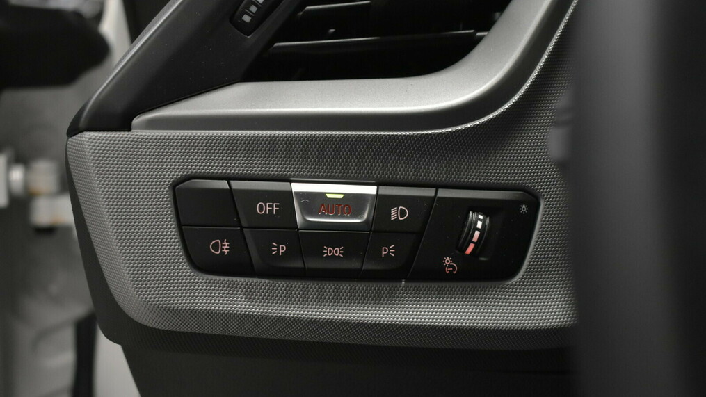 BMW Seria 2, 218