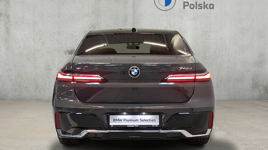 BMW Serii 7, 740