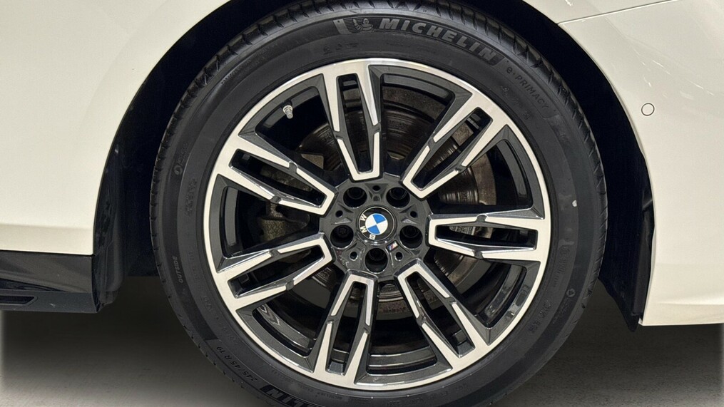 BMW Serii 5, 520