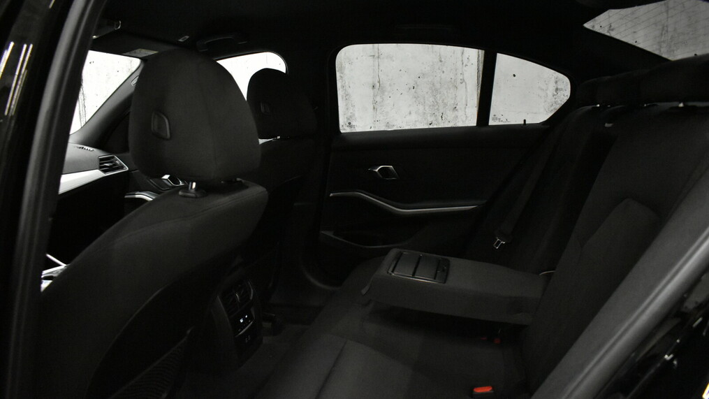 BMW Serii 3, 318
