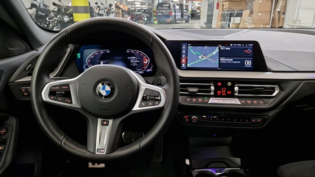 BMW Serii 2, 218