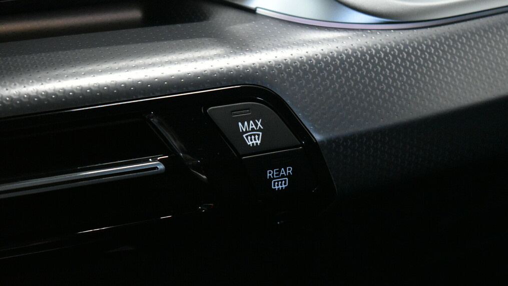 BMW Serii 2, 218