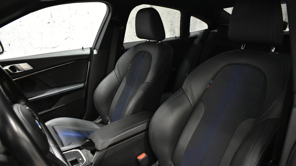 BMW Serii 2, 218