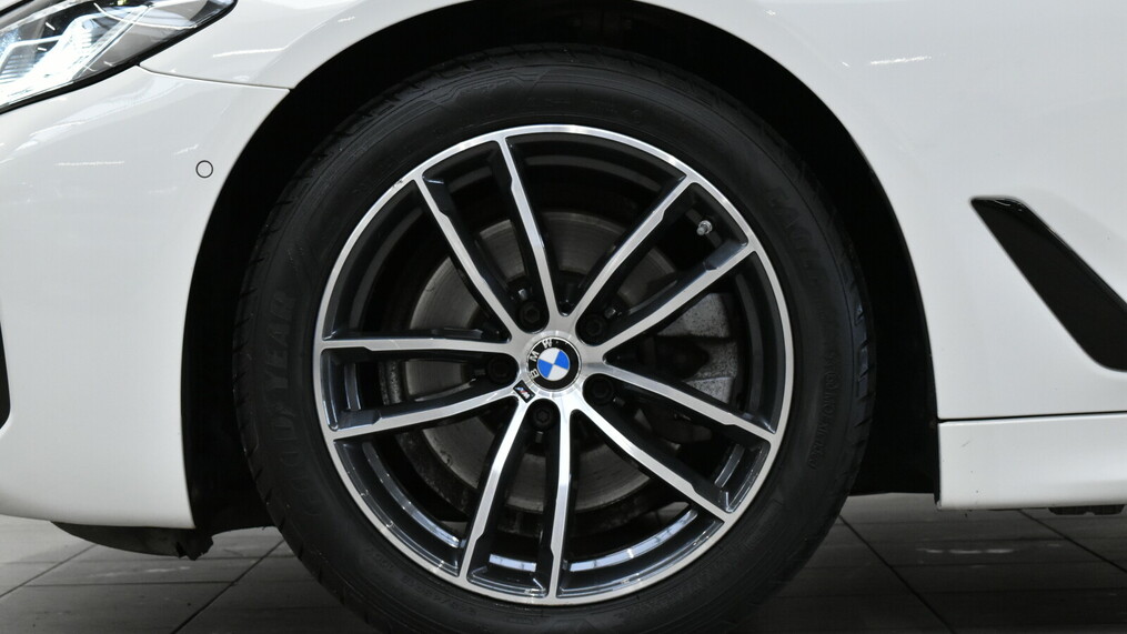 BMW Serii 5, 520