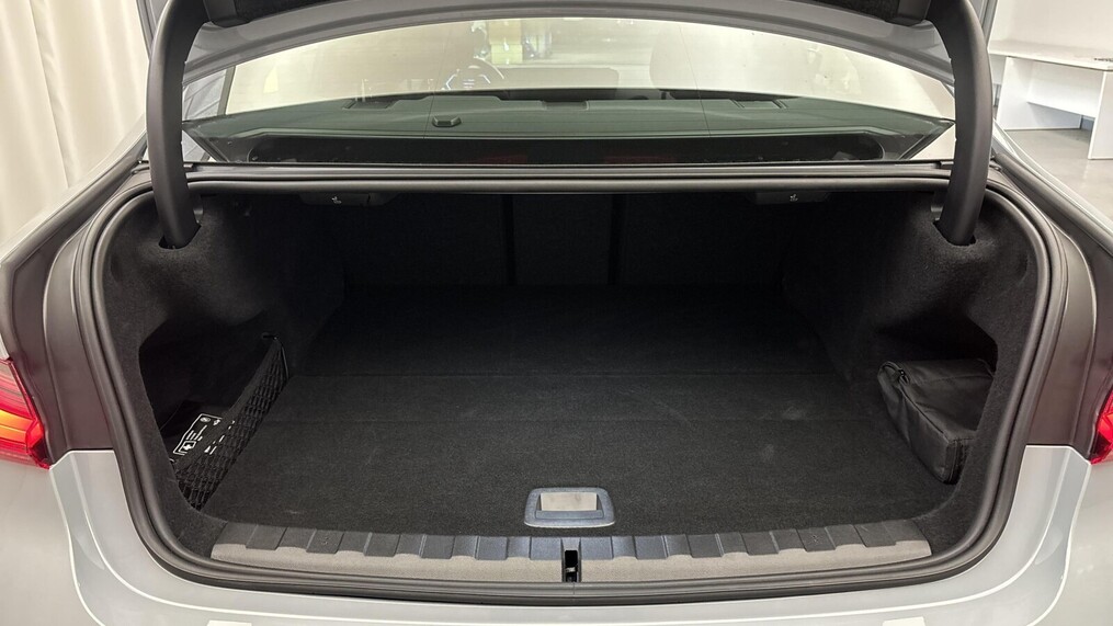 BMW Serii 3, 330