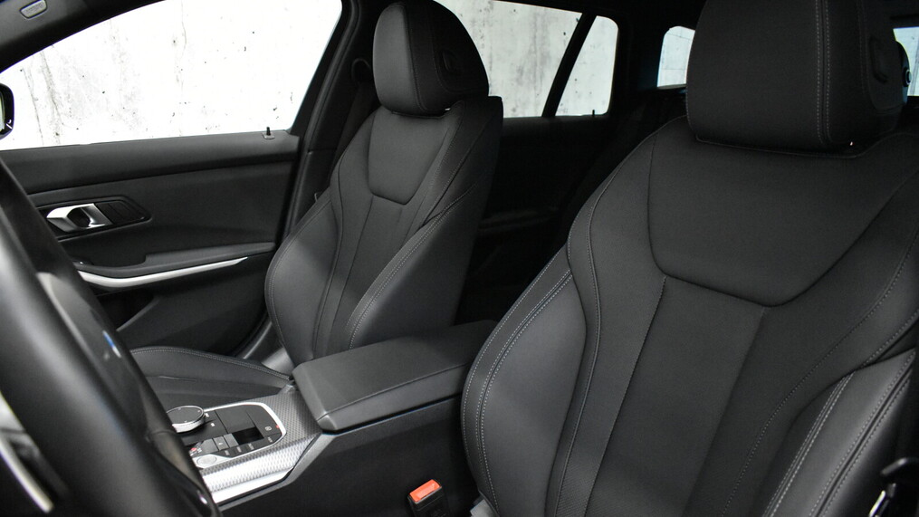 BMW Serii 3, 330