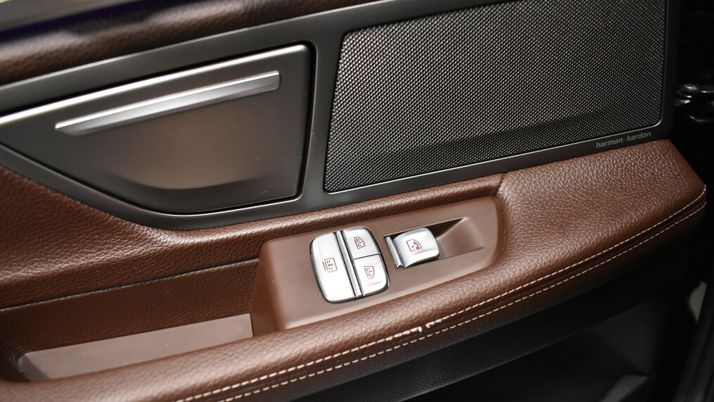 BMW Serii 7, 730