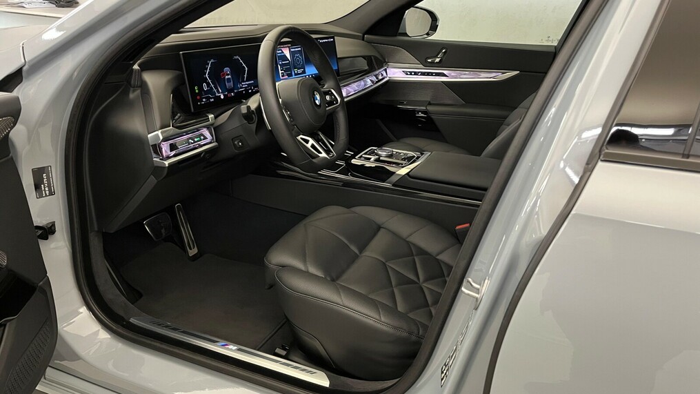 BMW Serii 7, 740