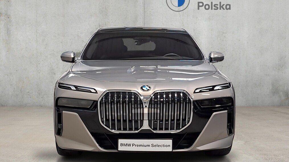 BMW Serii 7, 740